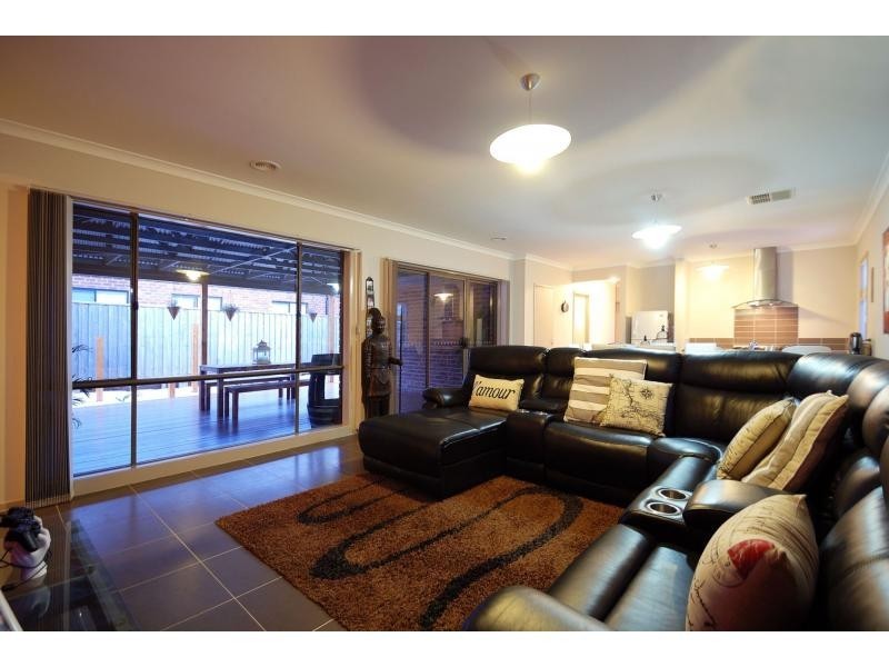 4 Florio Close, Berwick VIC 3806