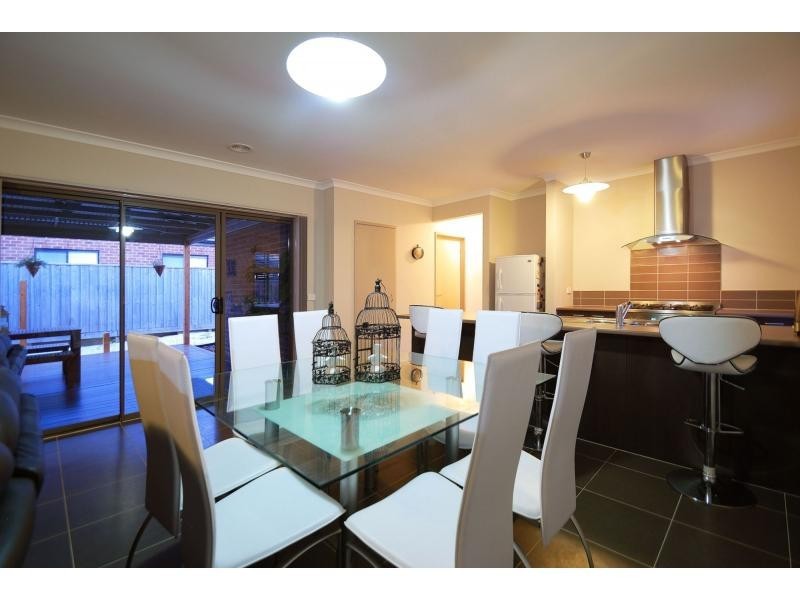 4 Florio Close, Berwick VIC 3806