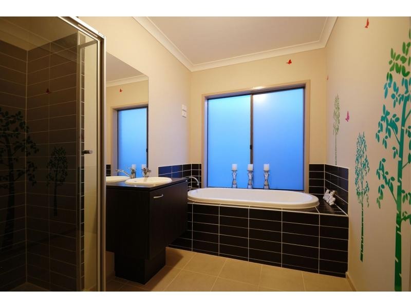 4 Florio Close, Berwick VIC 3806