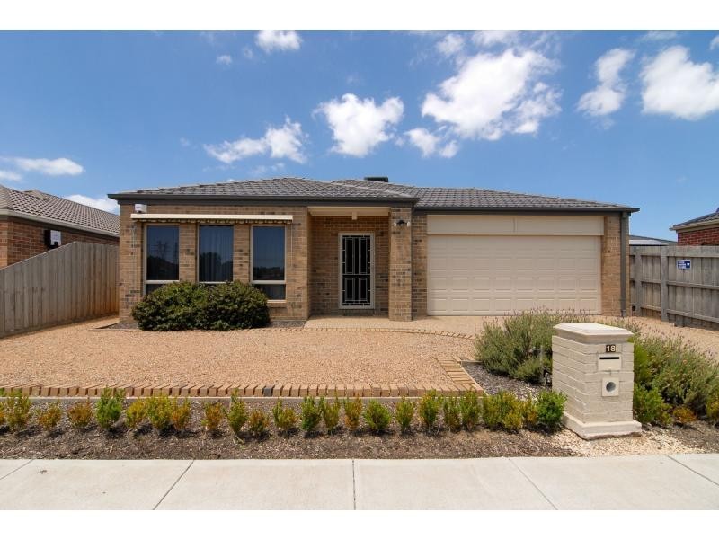 18 Bunbury Avenue, Narre Warren VIC 3805