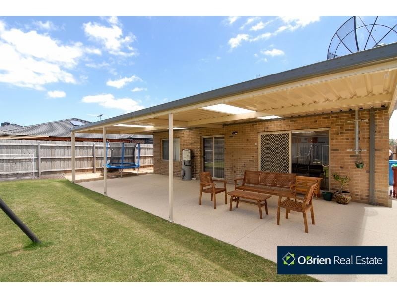 18 Bunbury Avenue, Narre Warren VIC 3805