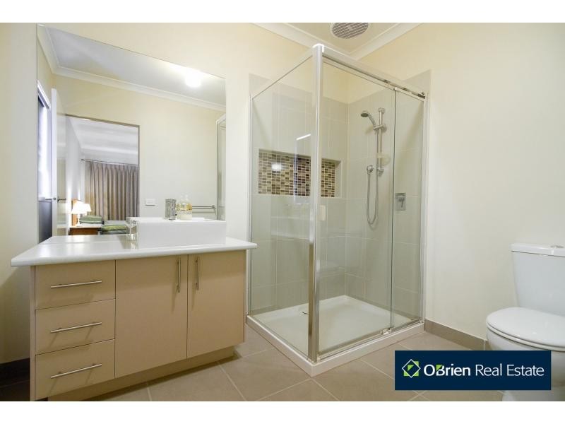 18 Bunbury Avenue, Narre Warren VIC 3805