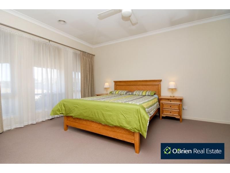 18 Bunbury Avenue, Narre Warren VIC 3805