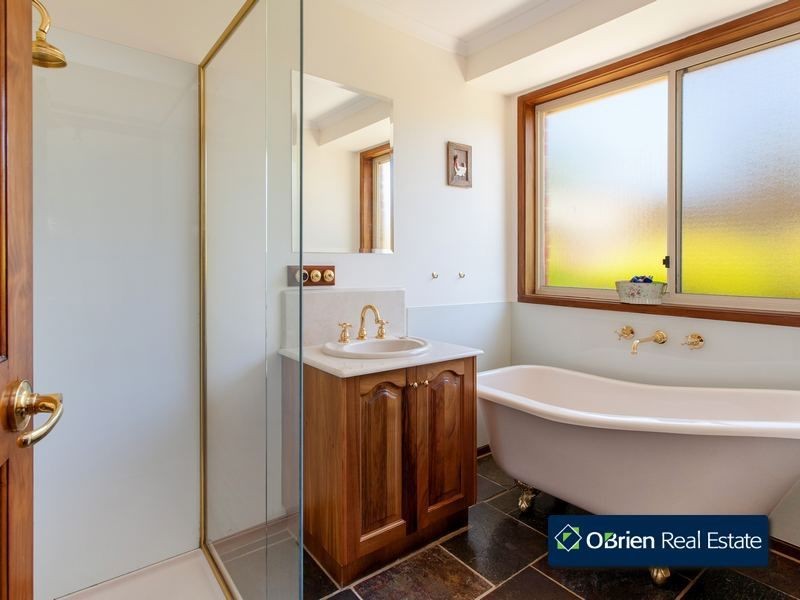 57 Bemersyde Drive, Berwick VIC 3806