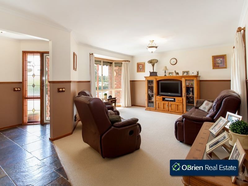 57 Bemersyde Drive, Berwick VIC 3806