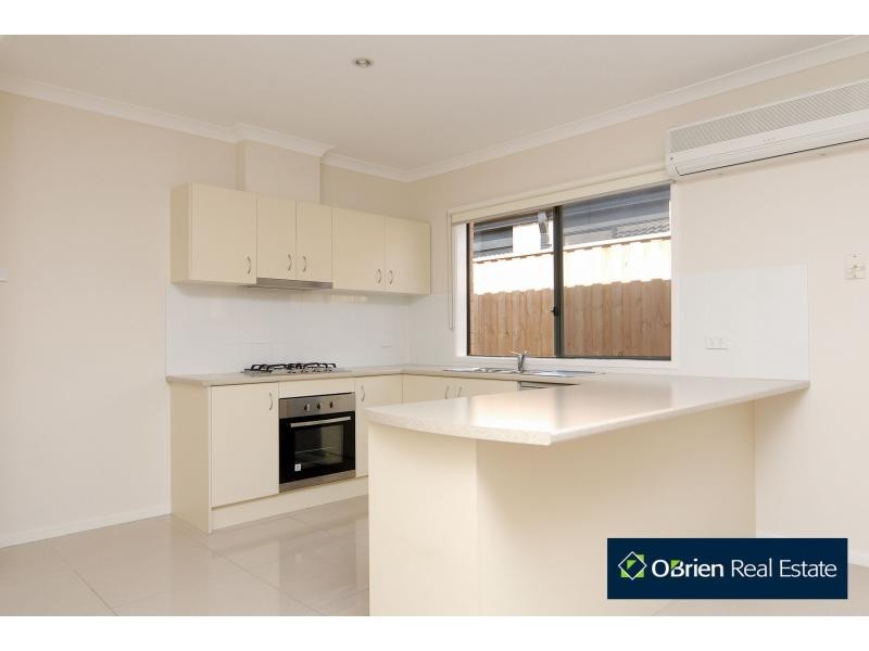 5 Elfin Way, Pakenham VIC 3810