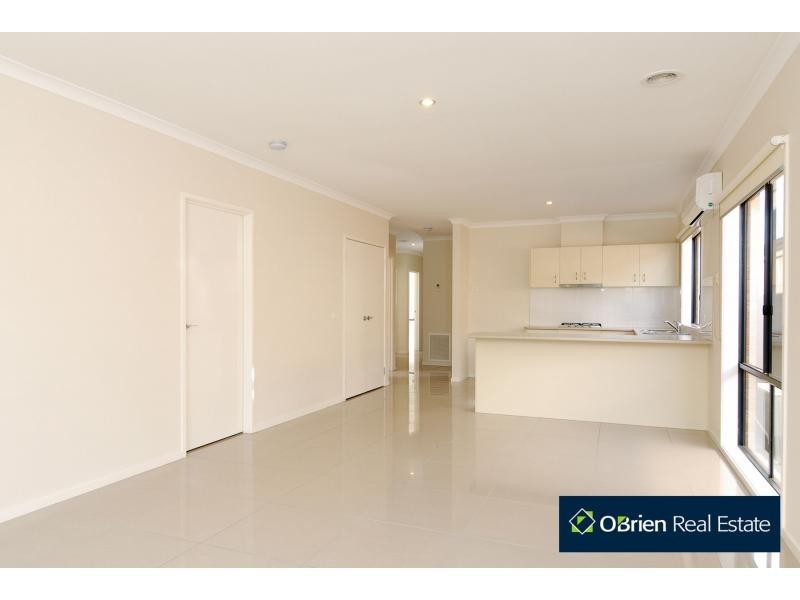 5 Elfin Way, Pakenham VIC 3810