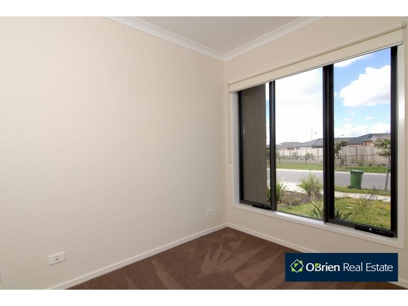 5 Elfin Way, Pakenham VIC 3810