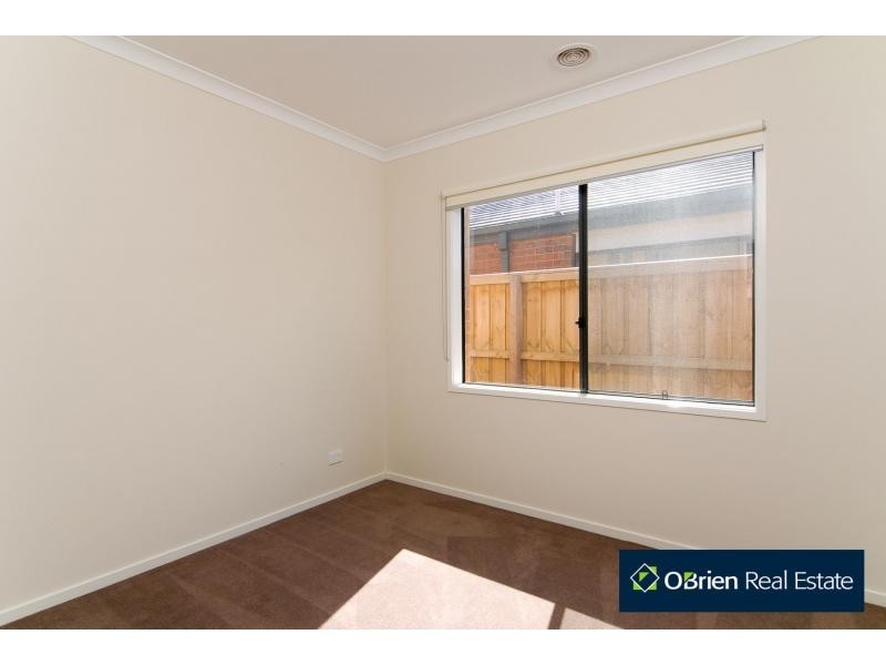 5 Elfin Way, Pakenham VIC 3810