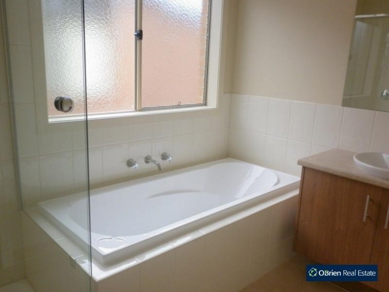 5 Edmund Street, Pakenham VIC 3810