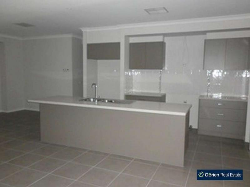 26 Beechtree Way, Cranbourne North VIC 3977