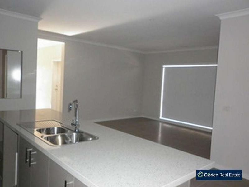 26 Beechtree Way, Cranbourne North VIC 3977