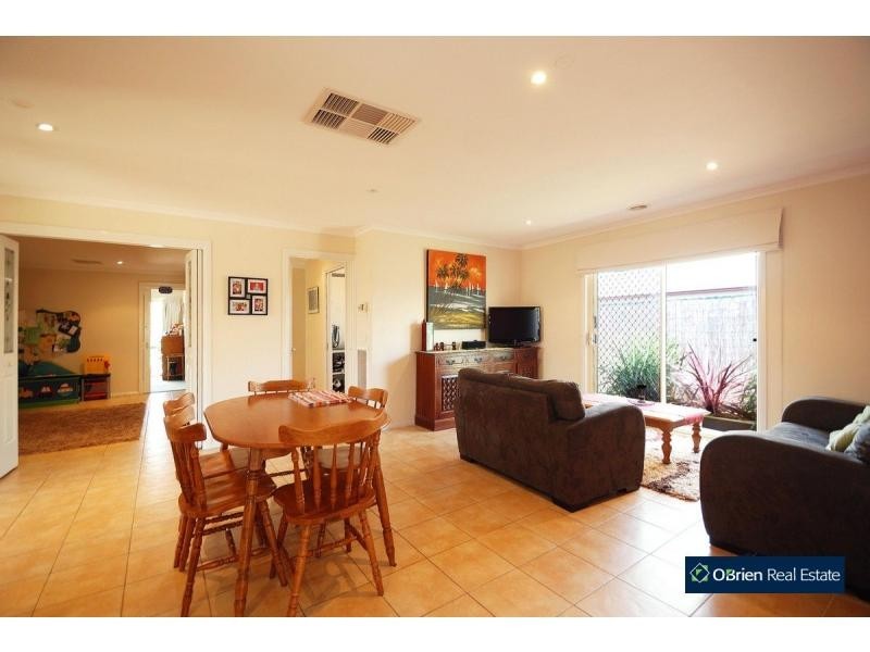 10 Ashmore Avenue, Narre Warren South VIC 3805