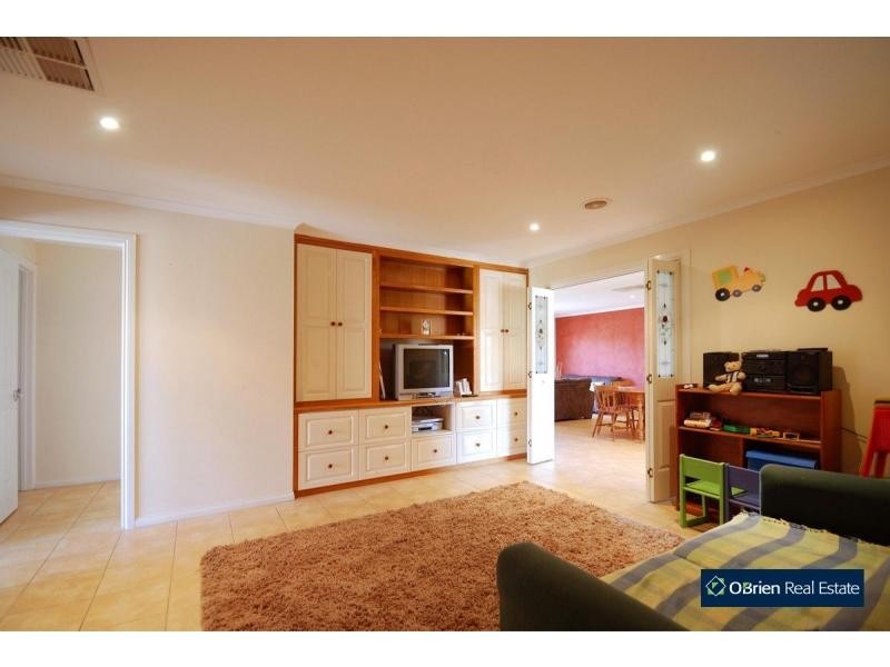 10 Ashmore Avenue, Narre Warren South VIC 3805