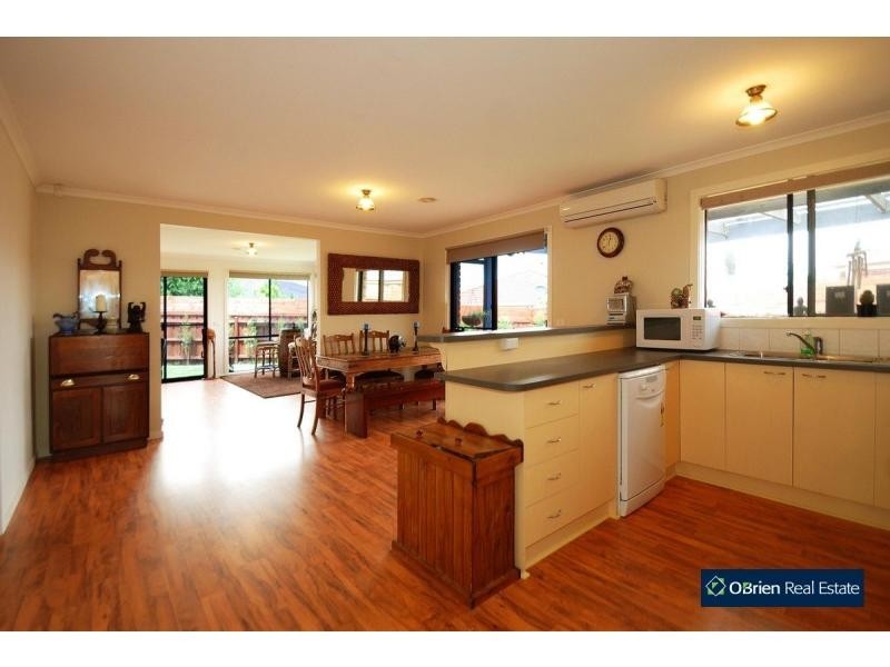 21 Farnborough Way, Berwick VIC 3806