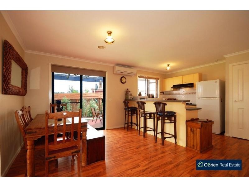 21 Farnborough Way, Berwick VIC 3806