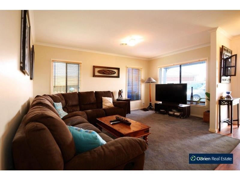 21 Farnborough Way, Berwick VIC 3806