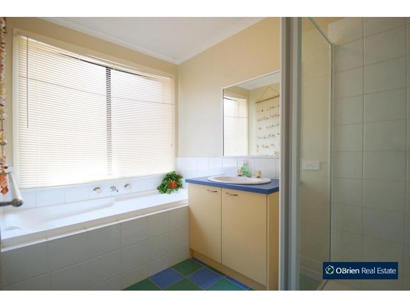 21 Farnborough Way, Berwick VIC 3806
