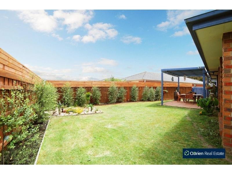 21 Farnborough Way, Berwick VIC 3806