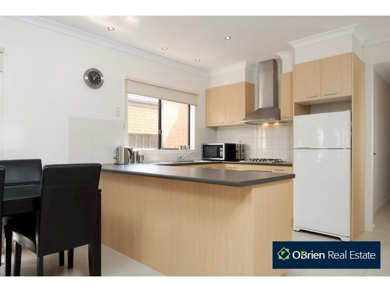 9 Abrus Circuit, Cranbourne North VIC 3977