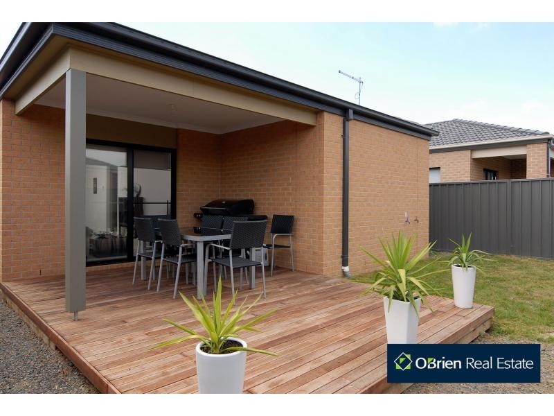 9 Abrus Circuit, Cranbourne North VIC 3977