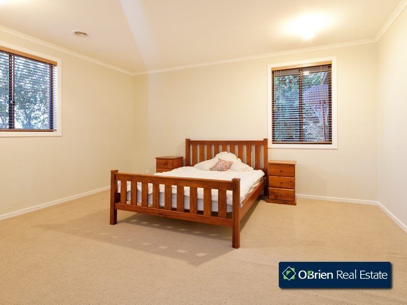 16 Marina Court, Berwick VIC 3806
