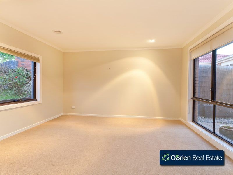 16 Marina Court, Berwick VIC 3806