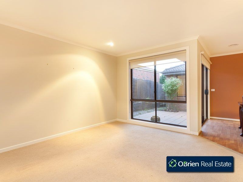 16 Marina Court, Berwick VIC 3806