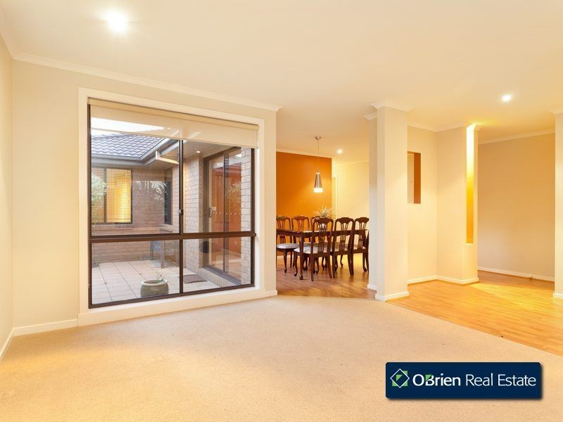 16 Marina Court, Berwick VIC 3806