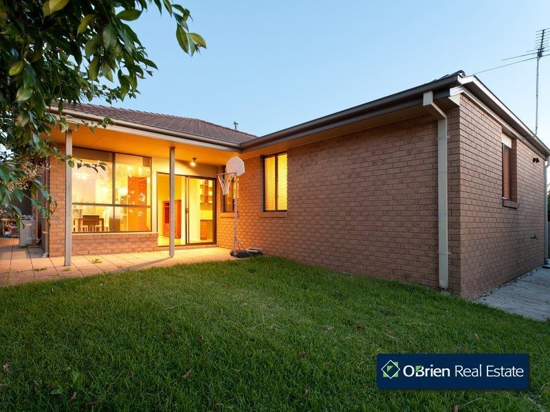 16 Marina Court, Berwick VIC 3806