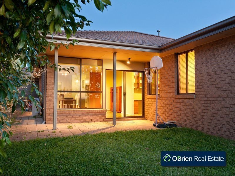 16 Marina Court, Berwick VIC 3806