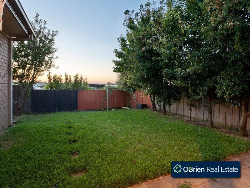 16 Marina Court, Berwick VIC 3806