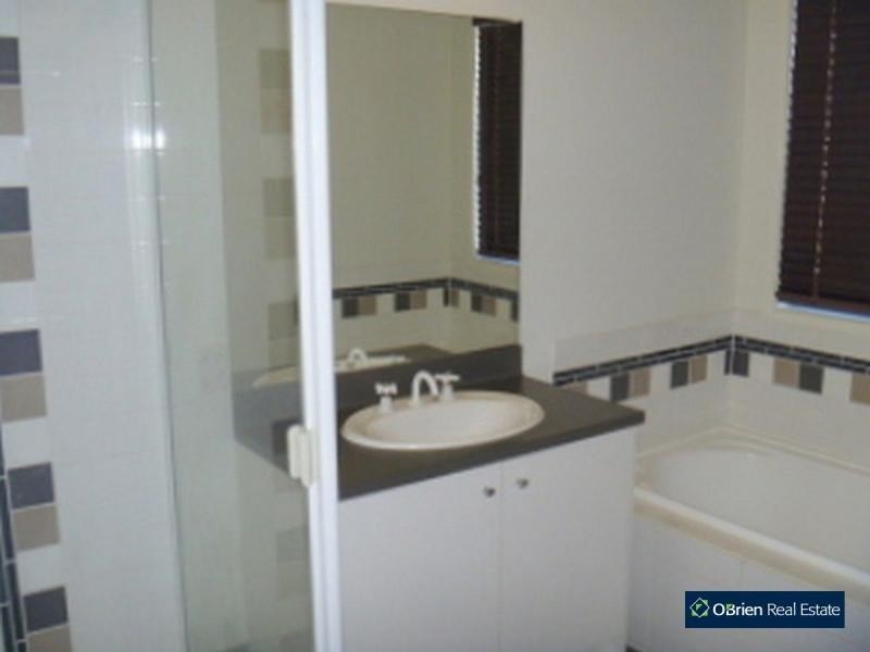 71 Viewgrand Drive, Berwick VIC 3806