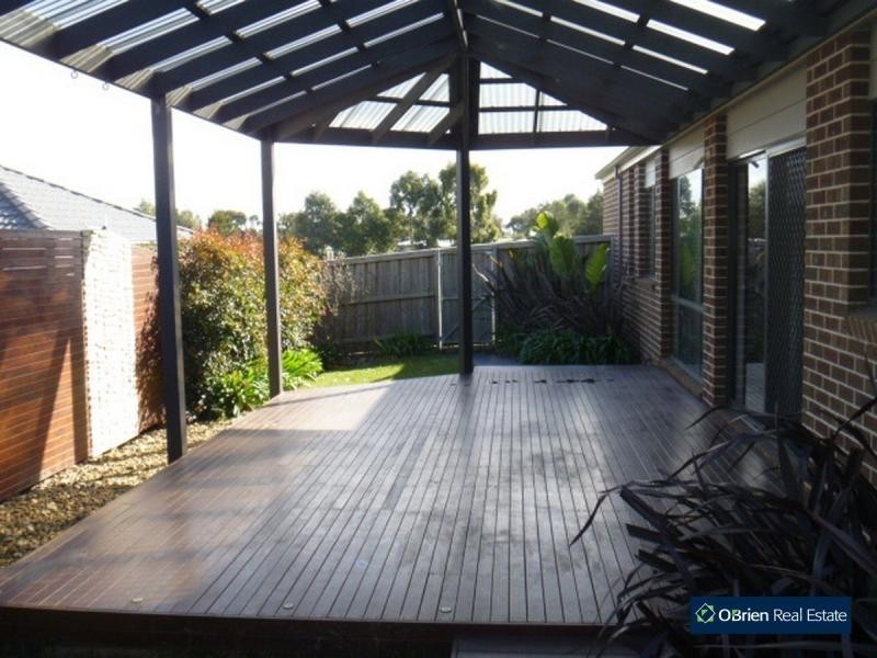 71 Viewgrand Drive, Berwick VIC 3806