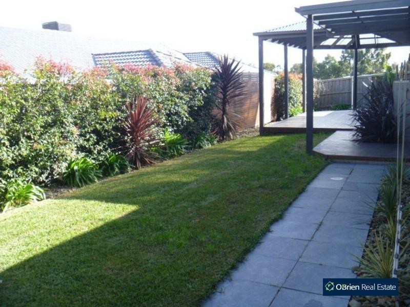 71 Viewgrand Drive, Berwick VIC 3806