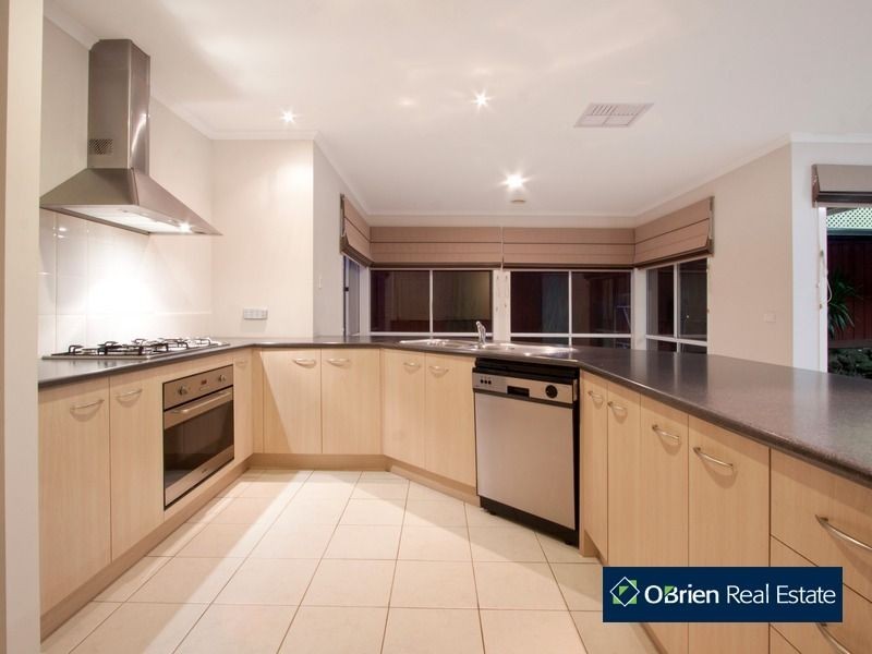 77 Viewgrand Drive, Berwick VIC 3806