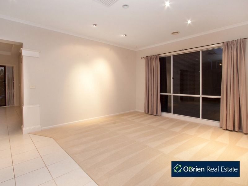77 Viewgrand Drive, Berwick VIC 3806