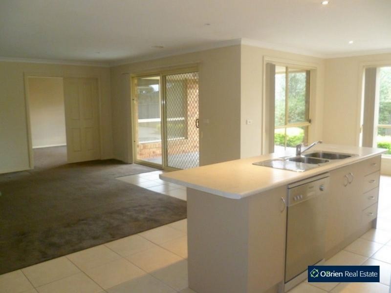 3 Wearingford Place, Narre Warren South VIC 3805