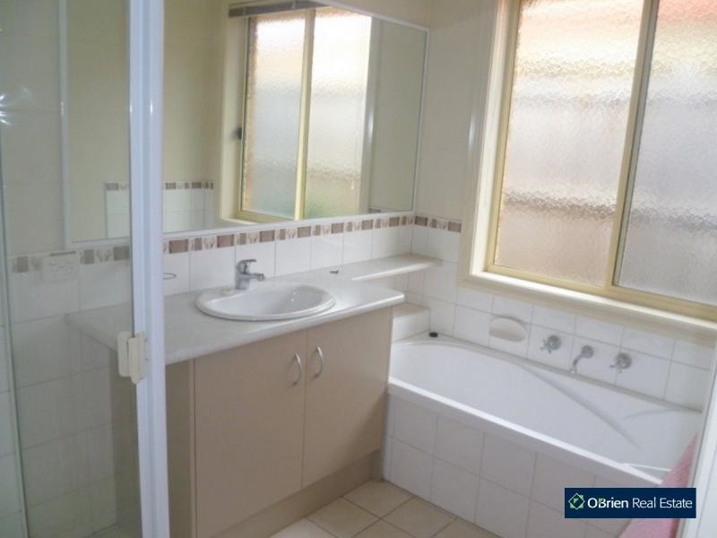 3 Wearingford Place, Narre Warren South VIC 3805