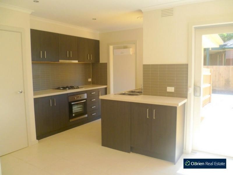 Unit 1/38 Manuka Road, Berwick VIC 3806