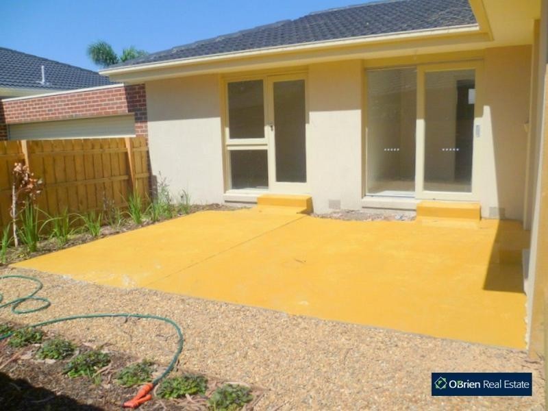 Unit 1/38 Manuka Road, Berwick VIC 3806