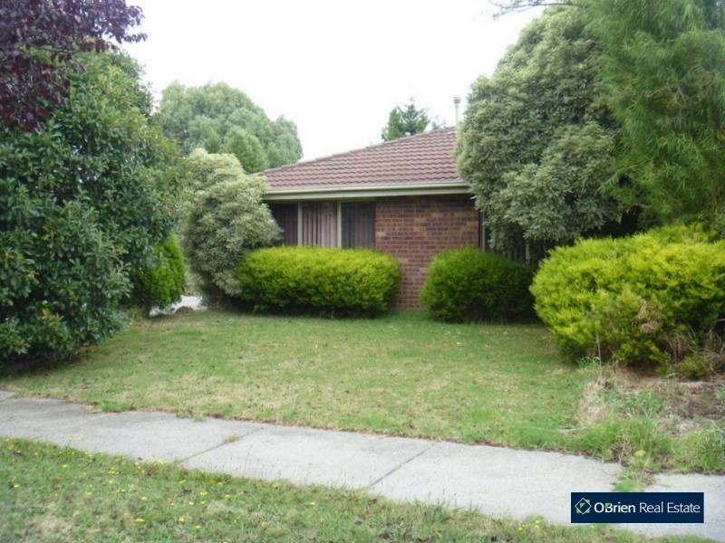 52 Collins Crescent, Berwick VIC 3806