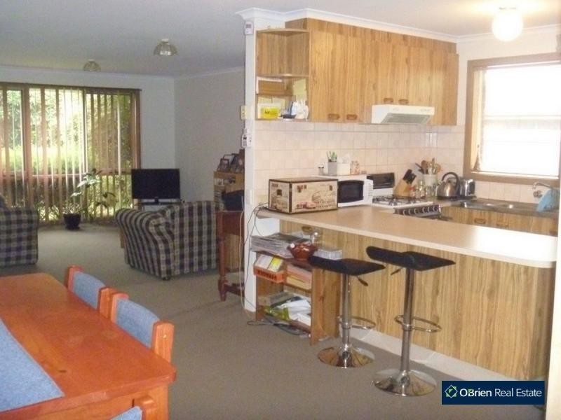 52 Collins Crescent, Berwick VIC 3806