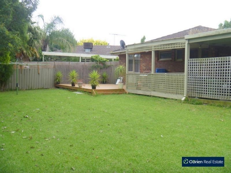 52 Collins Crescent, Berwick VIC 3806