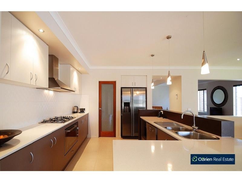 1 Angelique Street, Berwick VIC 3806