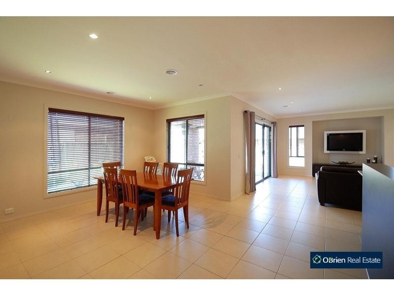 1 Angelique Street, Berwick VIC 3806