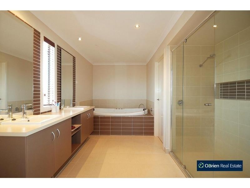 1 Angelique Street, Berwick VIC 3806