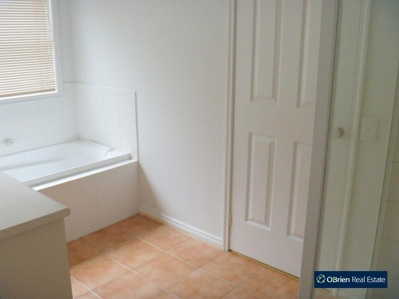 129A Bemersyde Drive, Berwick VIC 3806