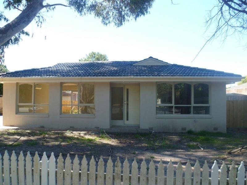 Unit 1/38 Manuka Road, Berwick VIC 3806