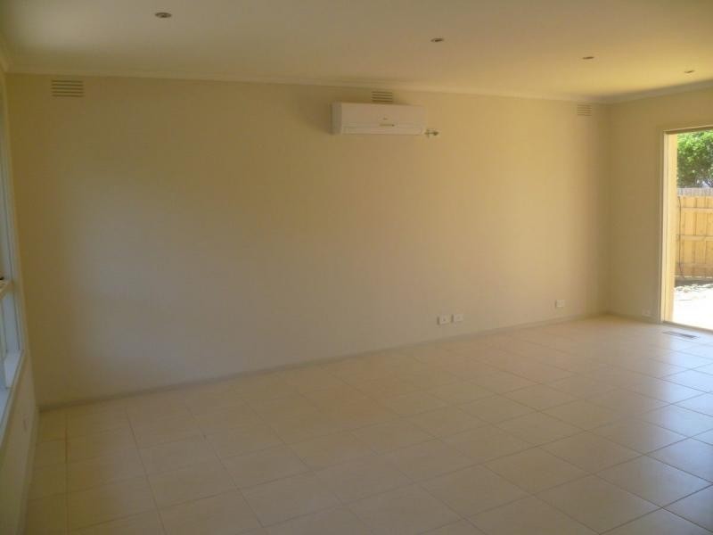 Unit 1/38 Manuka Road, Berwick VIC 3806